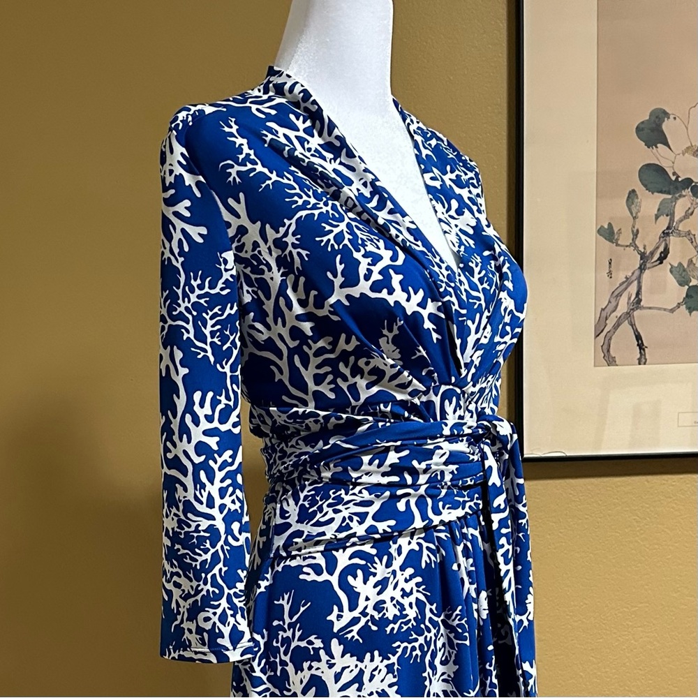 ♥️Antonio Melani Blue and White Coral Print Wrap Dress XS